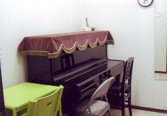 ピアノ・声楽・ヴァイオリン レッスン室